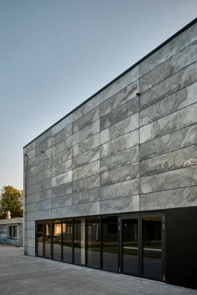 Vereine versammeln sich hinter einer Stahlfassade mit Charakter, Ringsted Sportscenter, Tværalle 8, 4100 Ringsted, Dänemark